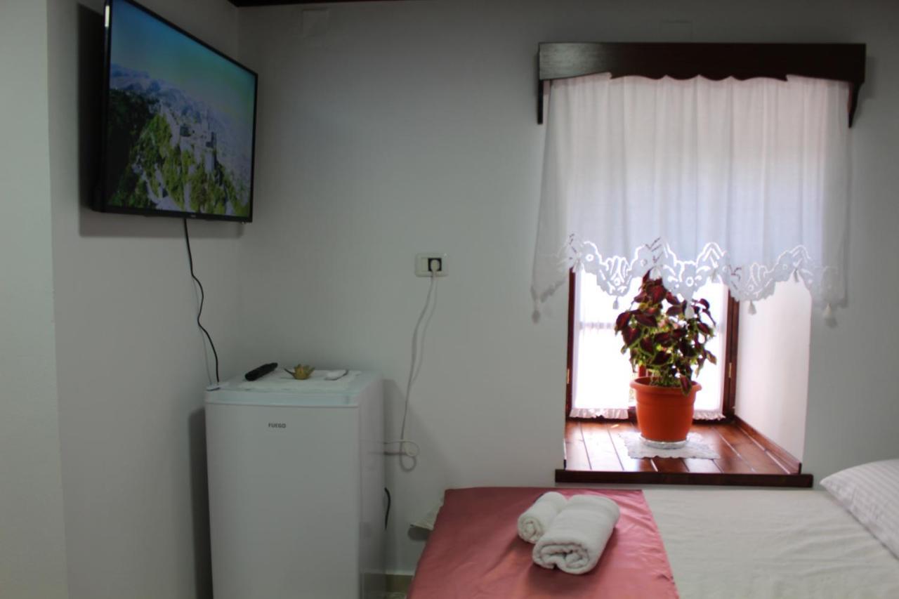 Yuri Guest House Gjirokastër 外观 照片